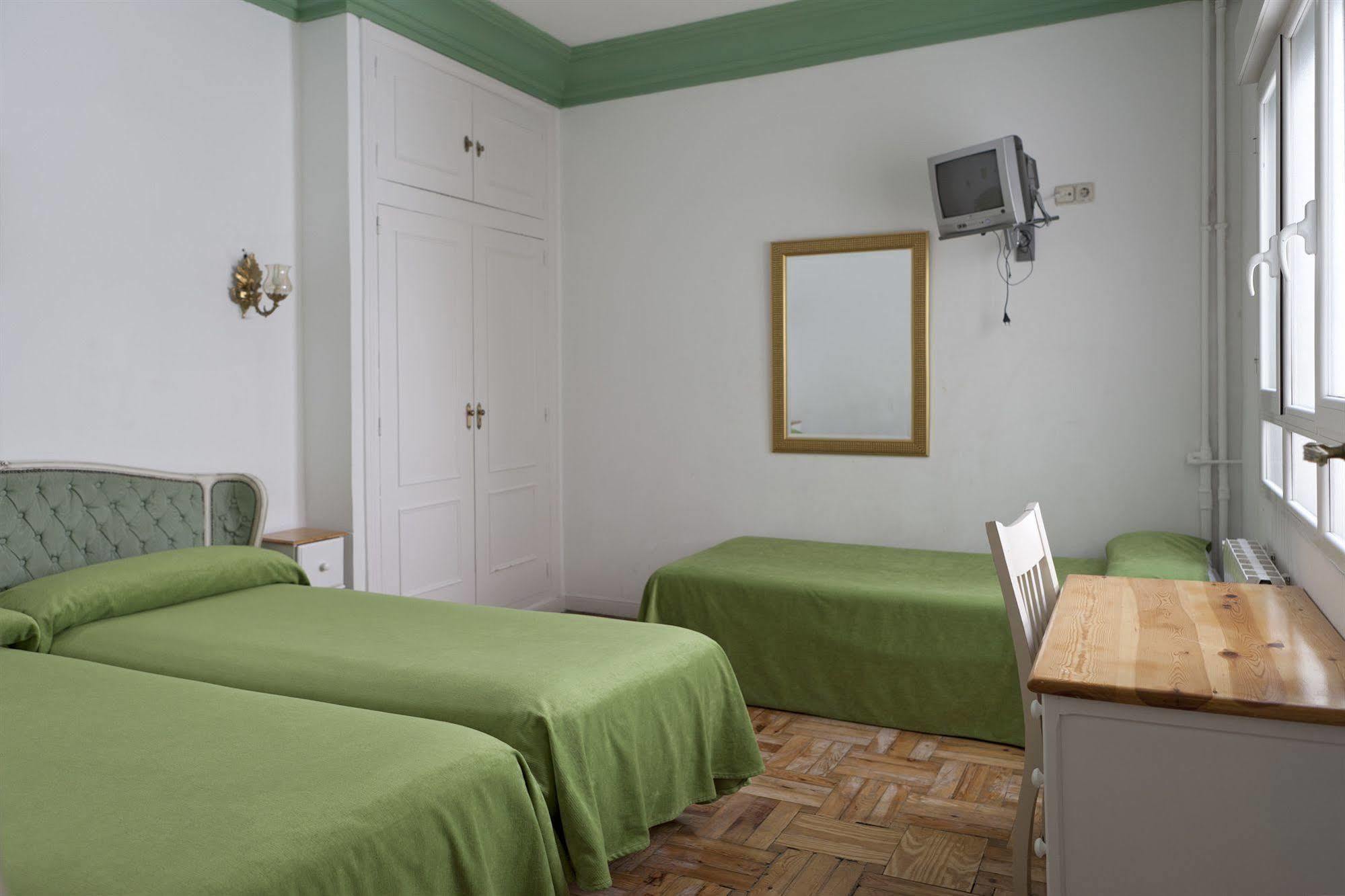 Hostal Madrid Guest house 3*